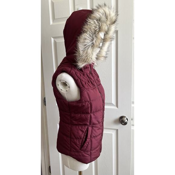 AEROPOSTALE Women's Y2K-Style Red Cable Knit Fur Trimmed Hood Puffer Vest Sz S - Picture 6 of 13